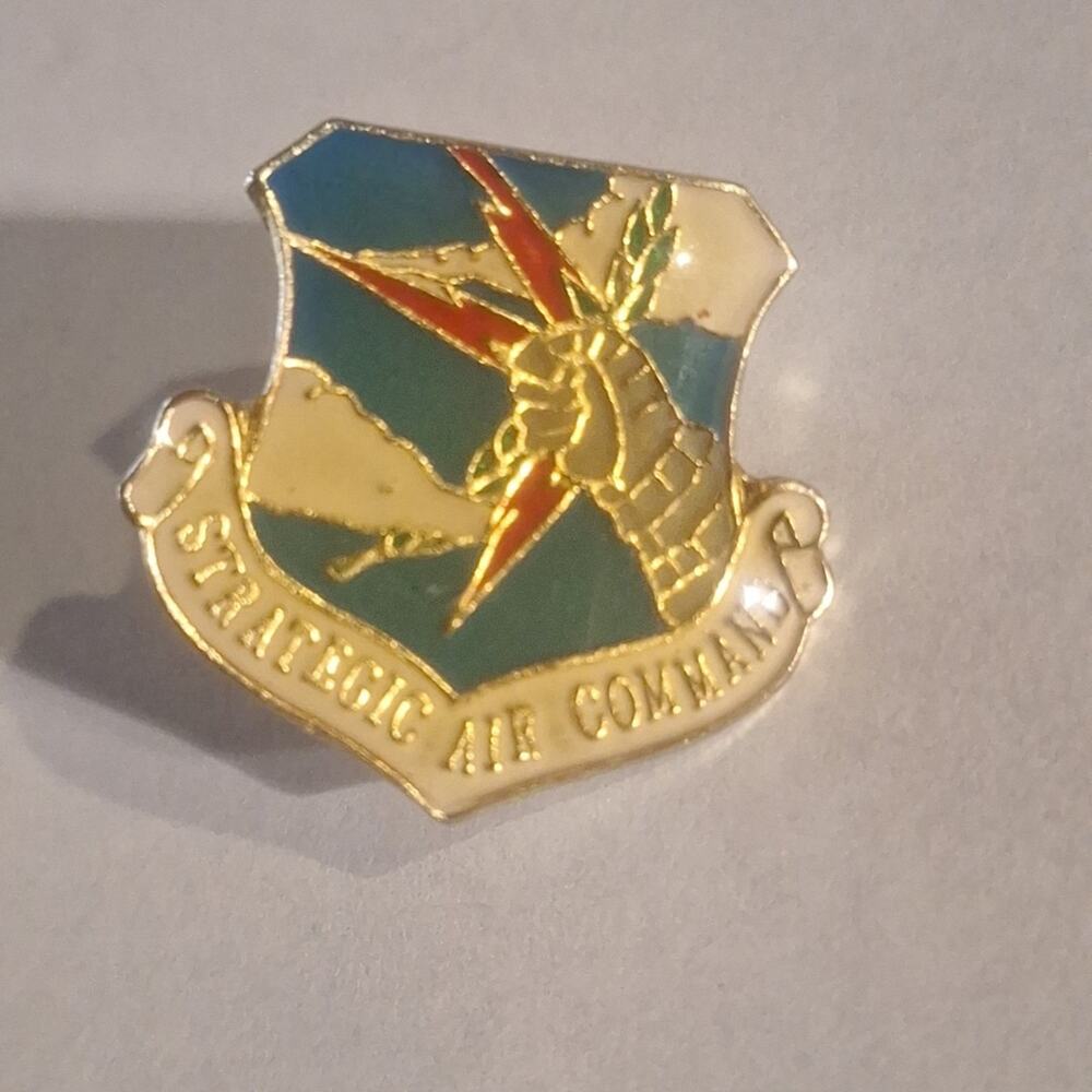 Vintage Military Logo Pin Strategic Air Command Air Force Department Of Defense